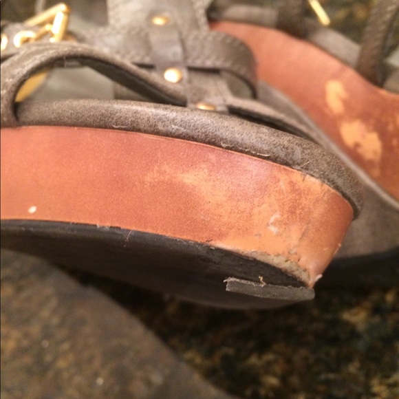 Elle Wedge - Picture 9 of 10